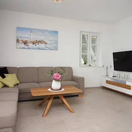 Beachfront Sea Palace *