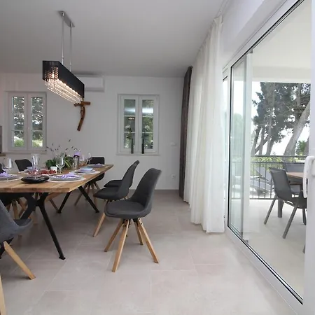 Beachfront Sea Palace فيلة Kaštela