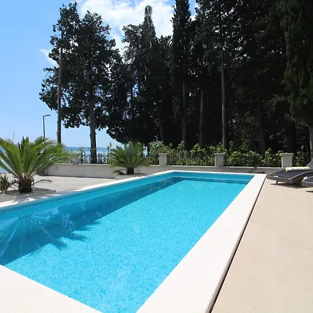 Beachfront Sea Palace فيلة *