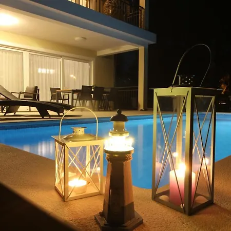 Beachfront Sea Palace Villa *