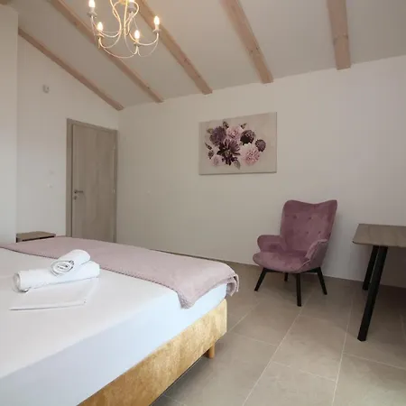 Beachfront Sea Palace Villa Kastela