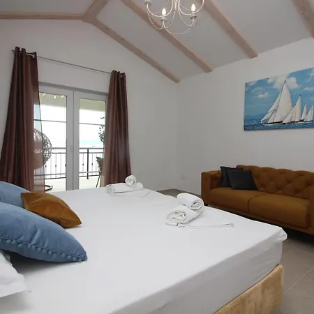 Villa Beachfront Sea Palace Kastela