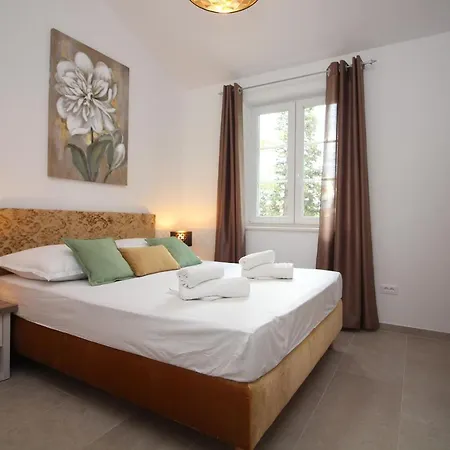 Beachfront Sea Palace * Kaštela