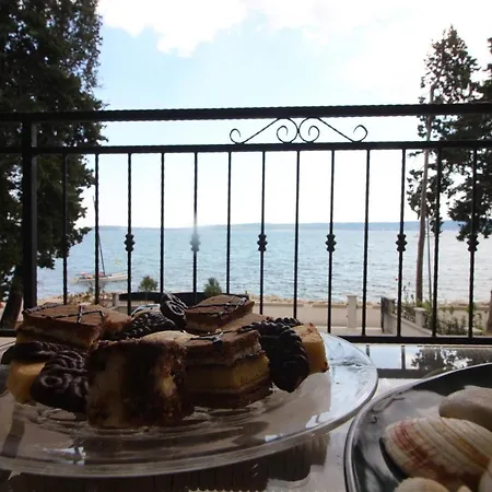 فيلة Beachfront Sea Palace *