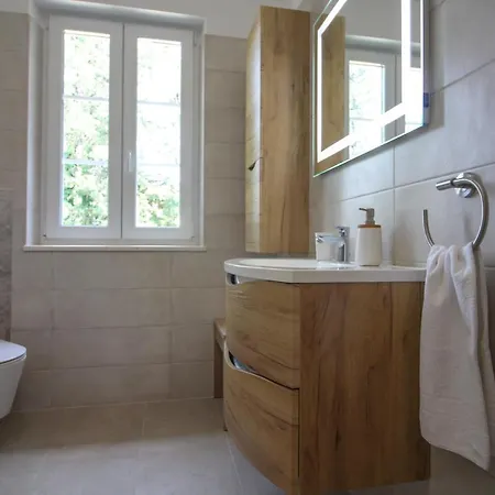 فيلة Beachfront Sea Palace *