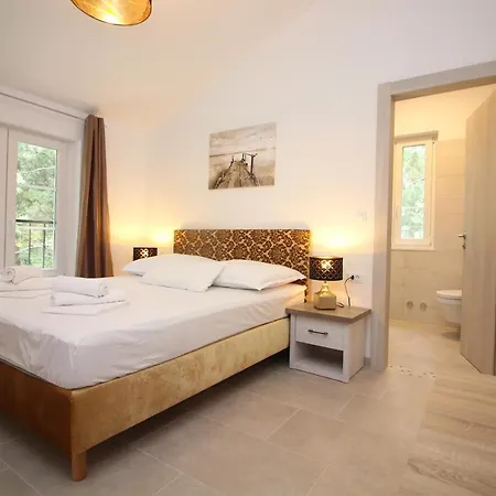 Beachfront Sea Palace * Kaštela