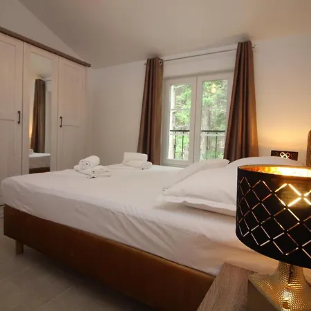 فيلة Beachfront Sea Palace *