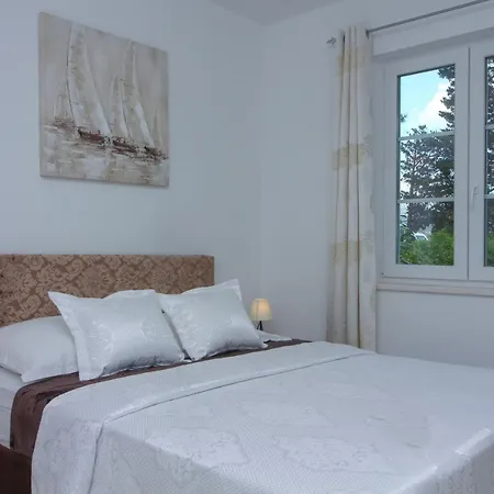 Beachfront Sea Palace Kaštela