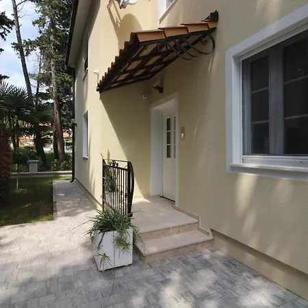 Beachfront Sea Palace Villa Kastela