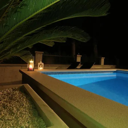 Villa Beachfront Sea Palace